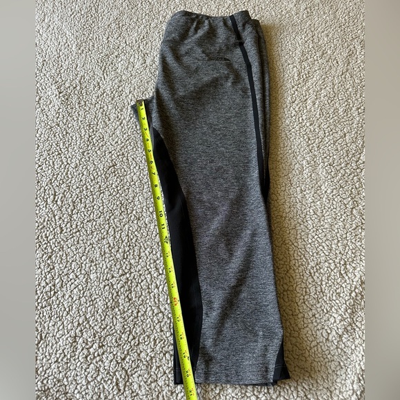 The NorthFace Capri Leggings, Heathered Gray and Black - Size XL - Picture 10 of 10